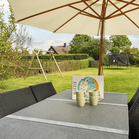 7 Person In Bjert-by Traum