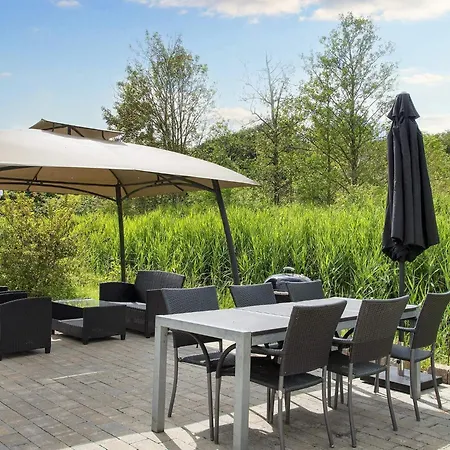 7 Person In Bjert-by Traum Binderup Strand