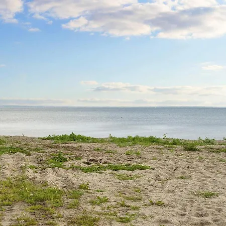 7 Person In Bjert-by Traum Binderup Strand